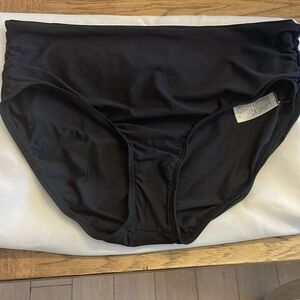 LUXE BY LISA VOGEL.   BLACK BIKINI BOTTOM WITH ROUCHED SIDES.  NEW